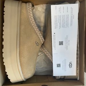 UGG Tazz Platform in Mustard Seed